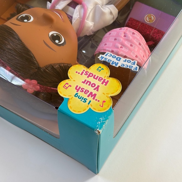 Disney Junior Doc McStuffins Wash Your Hands Talking Singing Doll 6-Piece NEW - Picture 7 of 10